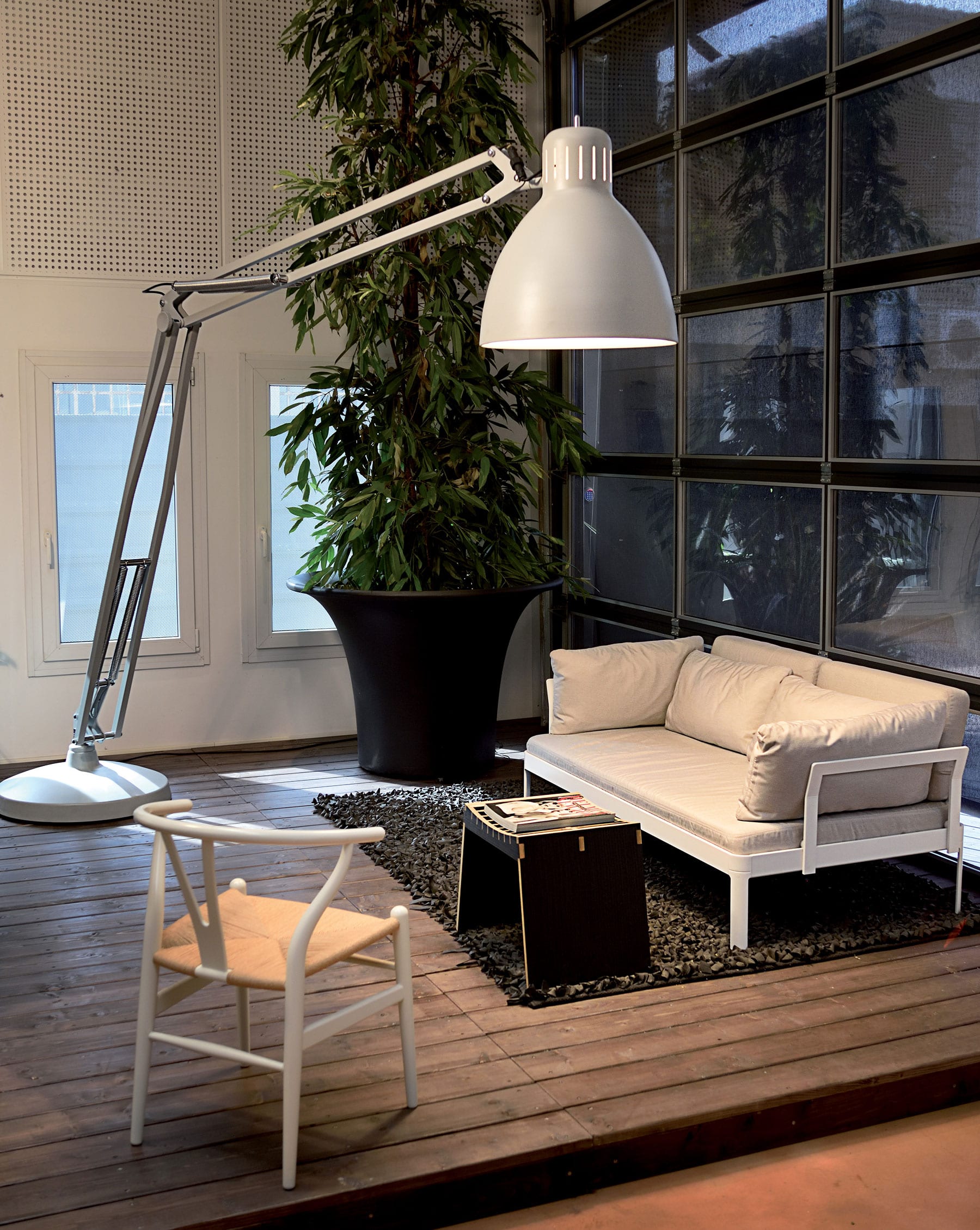 JJ GREAT INDOOR FLOOR LAMP by Leucos Lamps