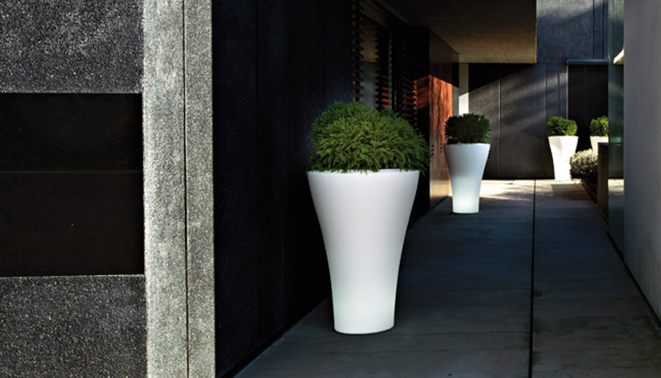 Ming High Planters by Serralunga Planters Round