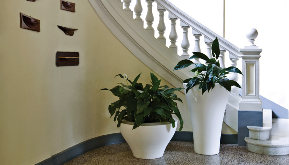 Ming High Planters by Serralunga Planters Round