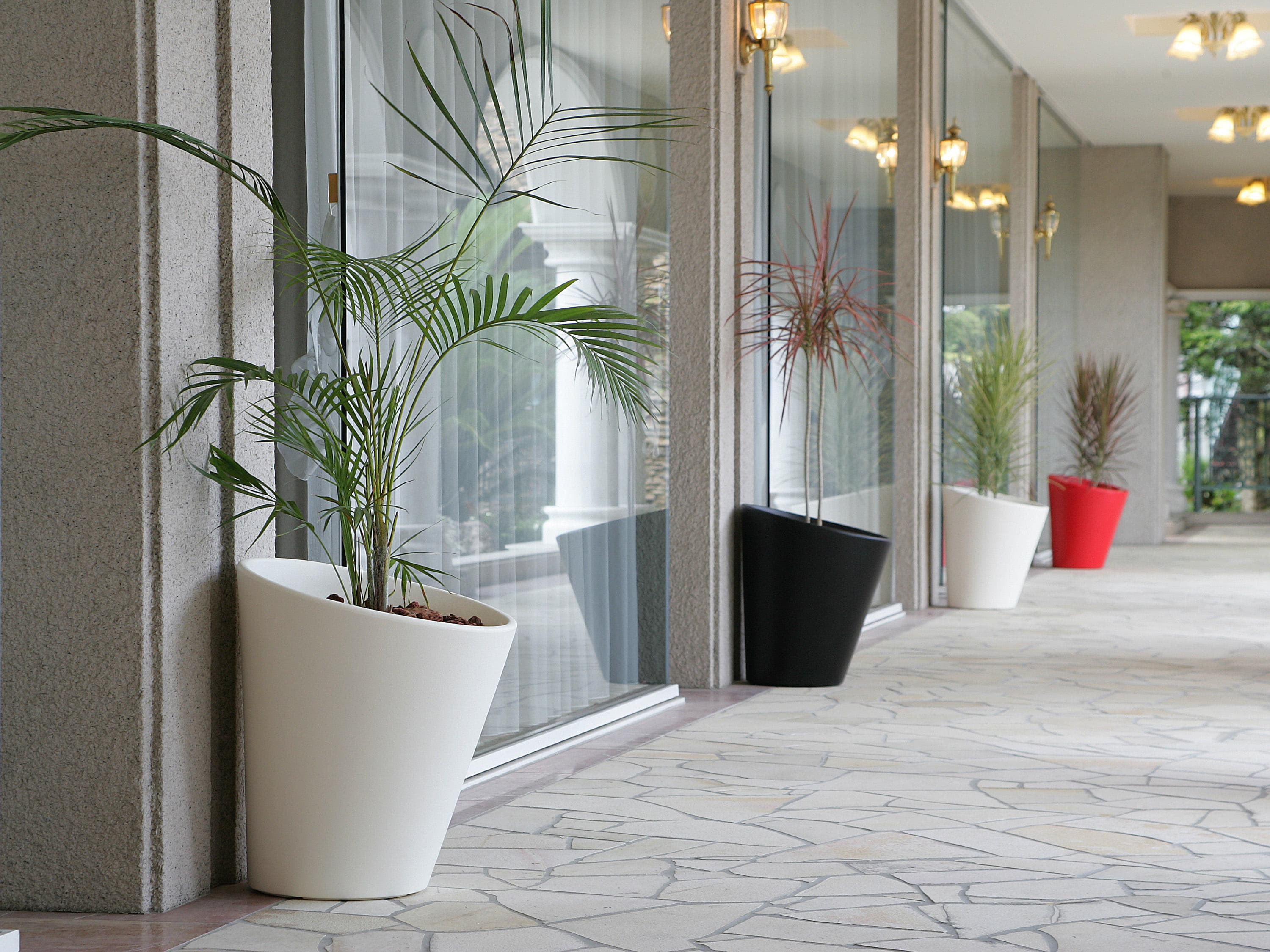 Pisa Outdoor Pot by Serralunga Planters Round