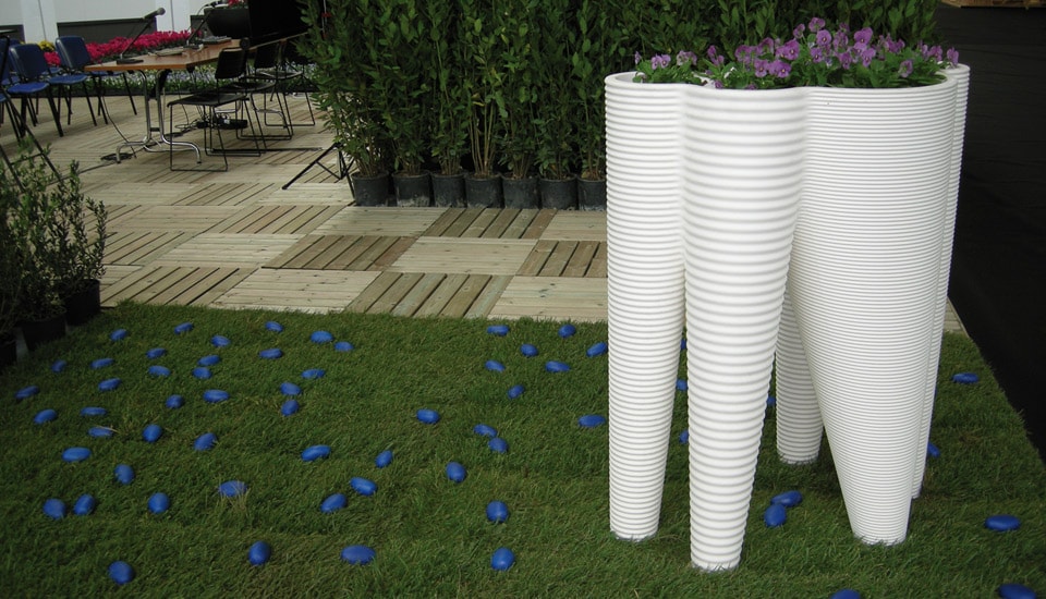 The Vases Outdoor Pot by Serralunga Planters Round