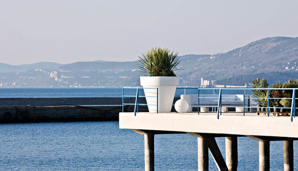 Vase One Planters by Serralunga Planters Round