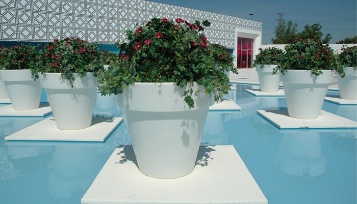 Vase One Planters by Serralunga Planters Round