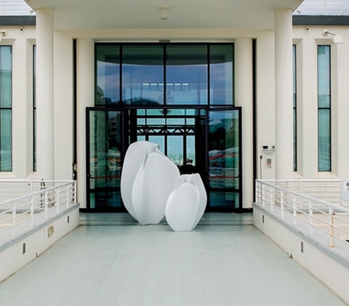 Flow Outdoor Planters by Serralunga Planters Round
