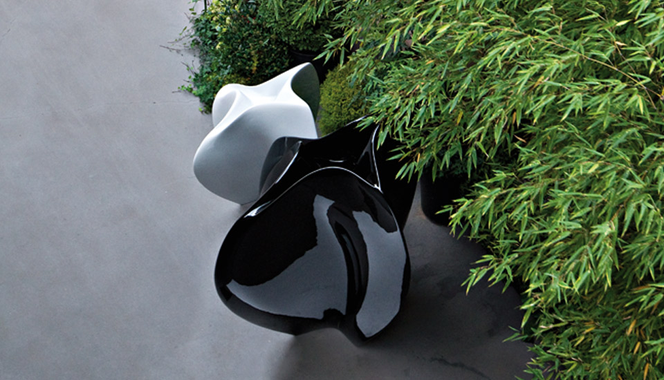Flow Outdoor Planters by Serralunga Planters Round