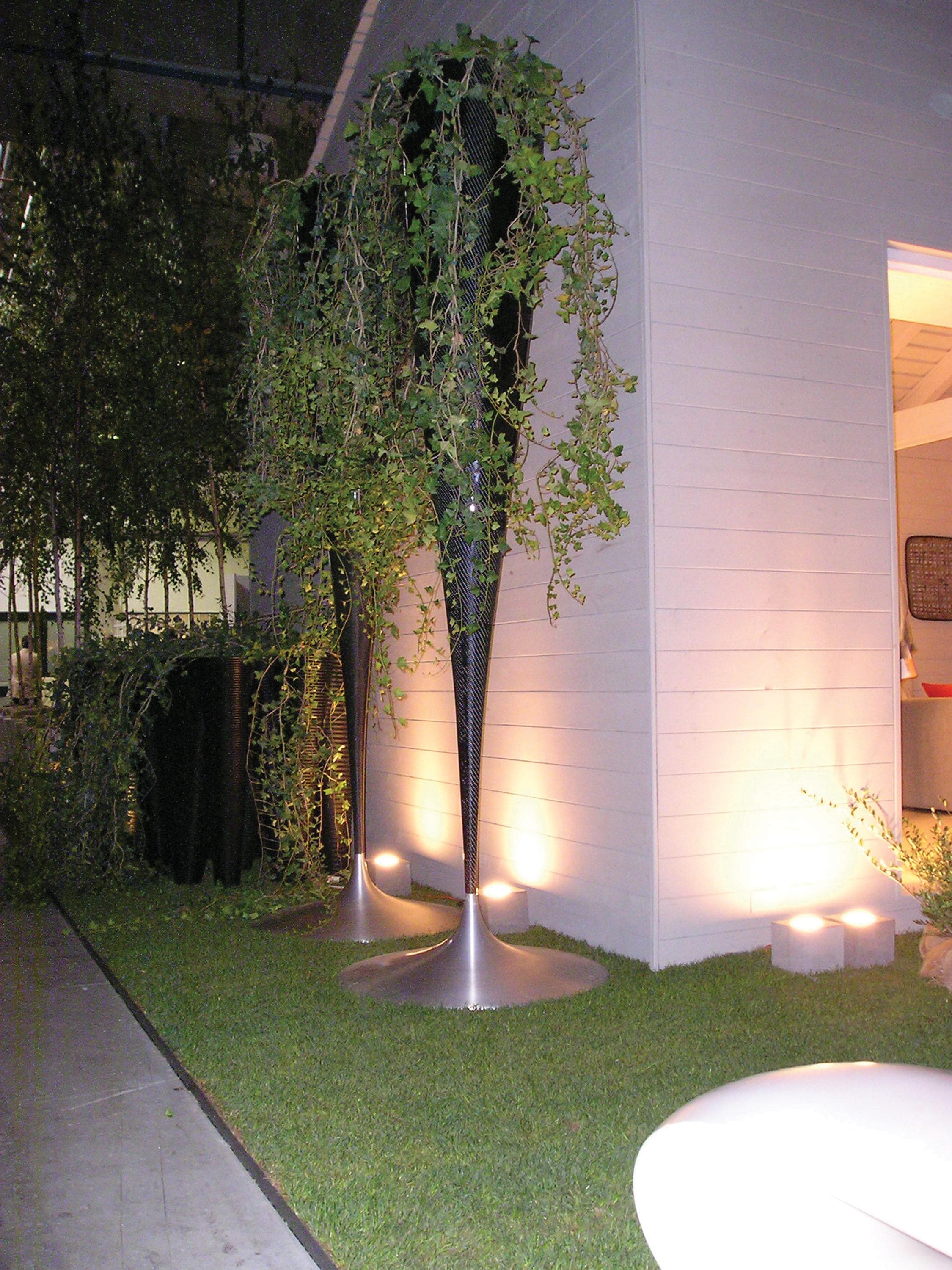 HiC Outdoor Planters by Serralunga Planters Round