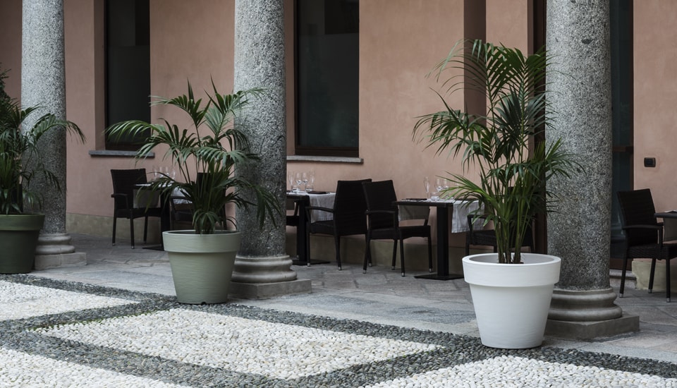 Bordato Liscio Outdoor Planters by Serralunga Planters Round