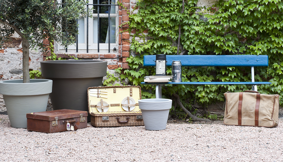 Bordato Liscio Outdoor Planters by Serralunga Planters Round