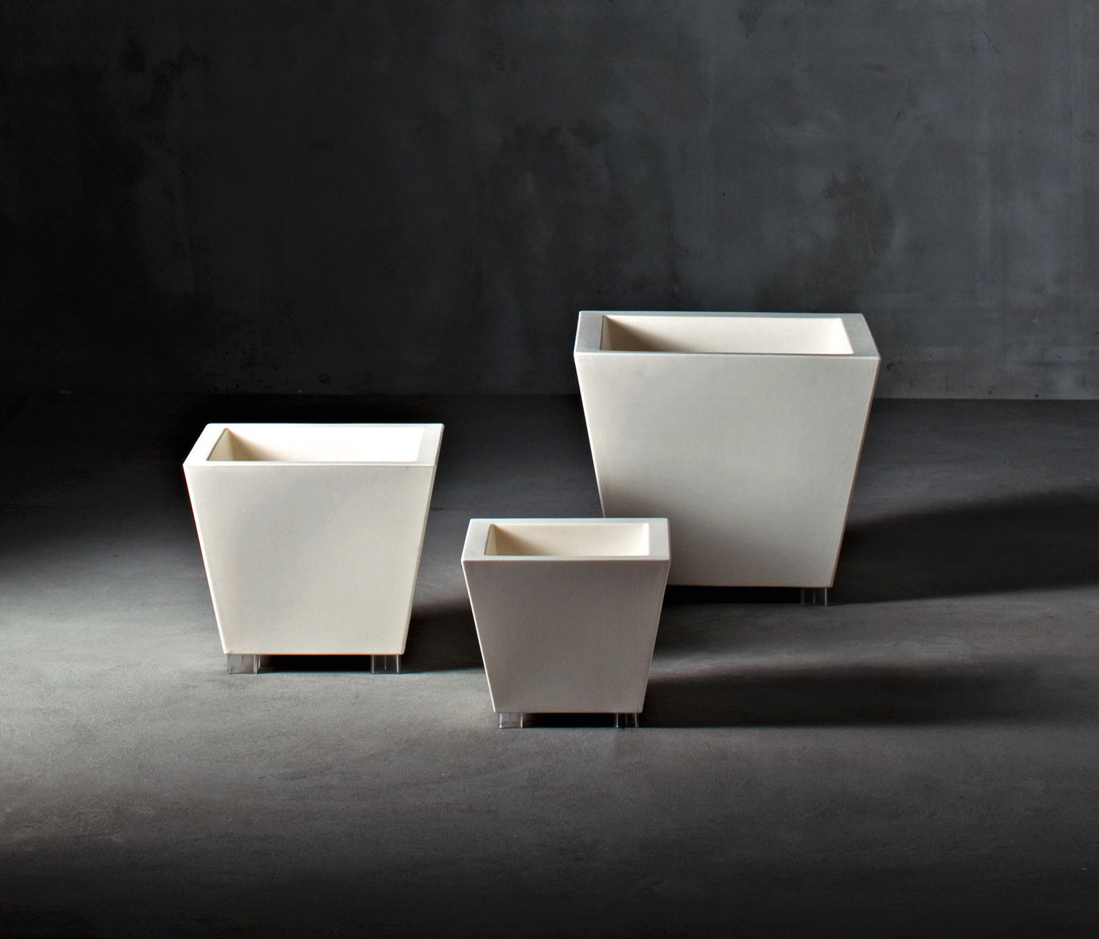 Kabin Outdoor Planters by Serralunga Planters Square