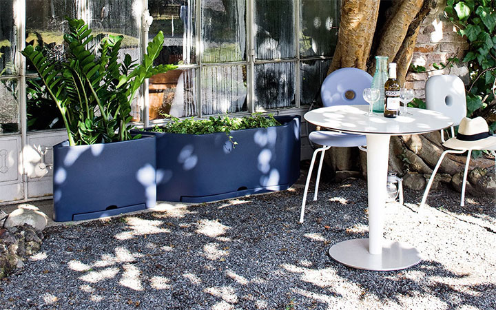Onda Outdoor Planters by Serralunga Planters Square