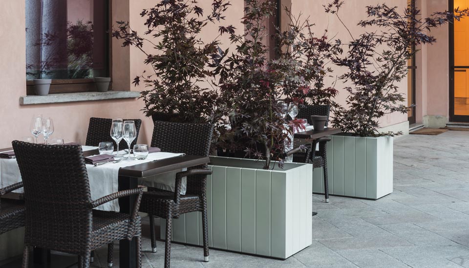 Fence Outdoor Pot by Serralunga Planters Round