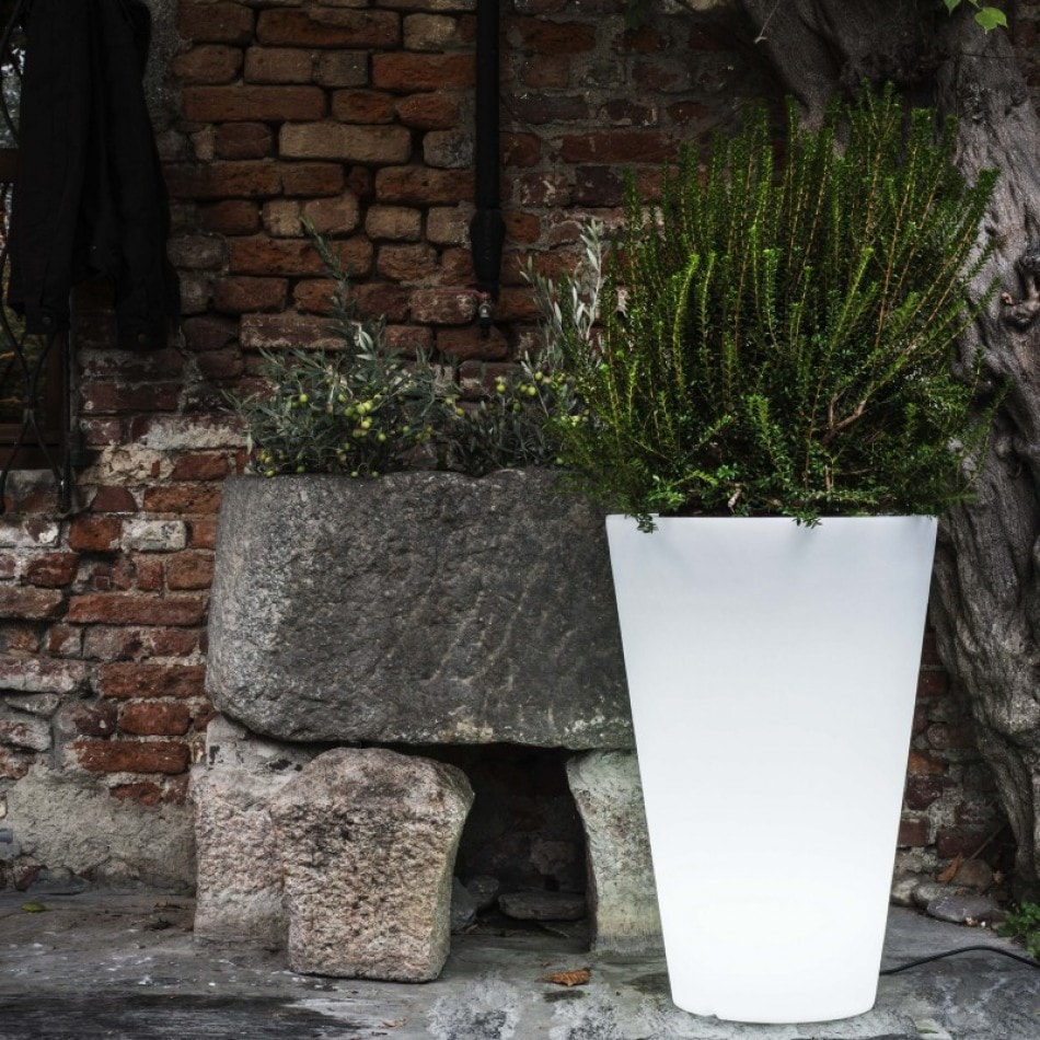 Liscio Siena Planters Illuminated by Serralunga Planters Illuminated