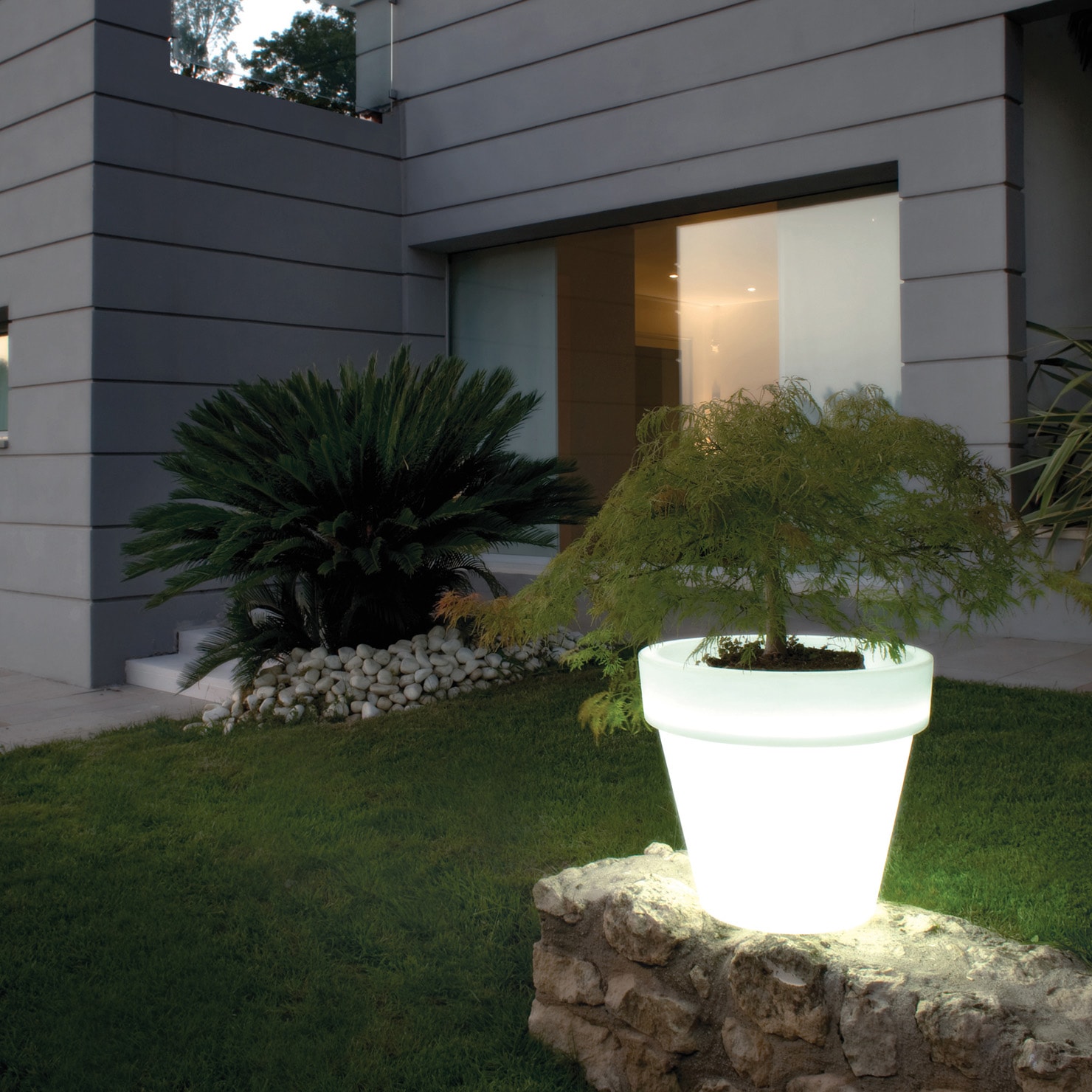 Bordato Liscio Planters Illuminated by Serralunga Planters Illuminated